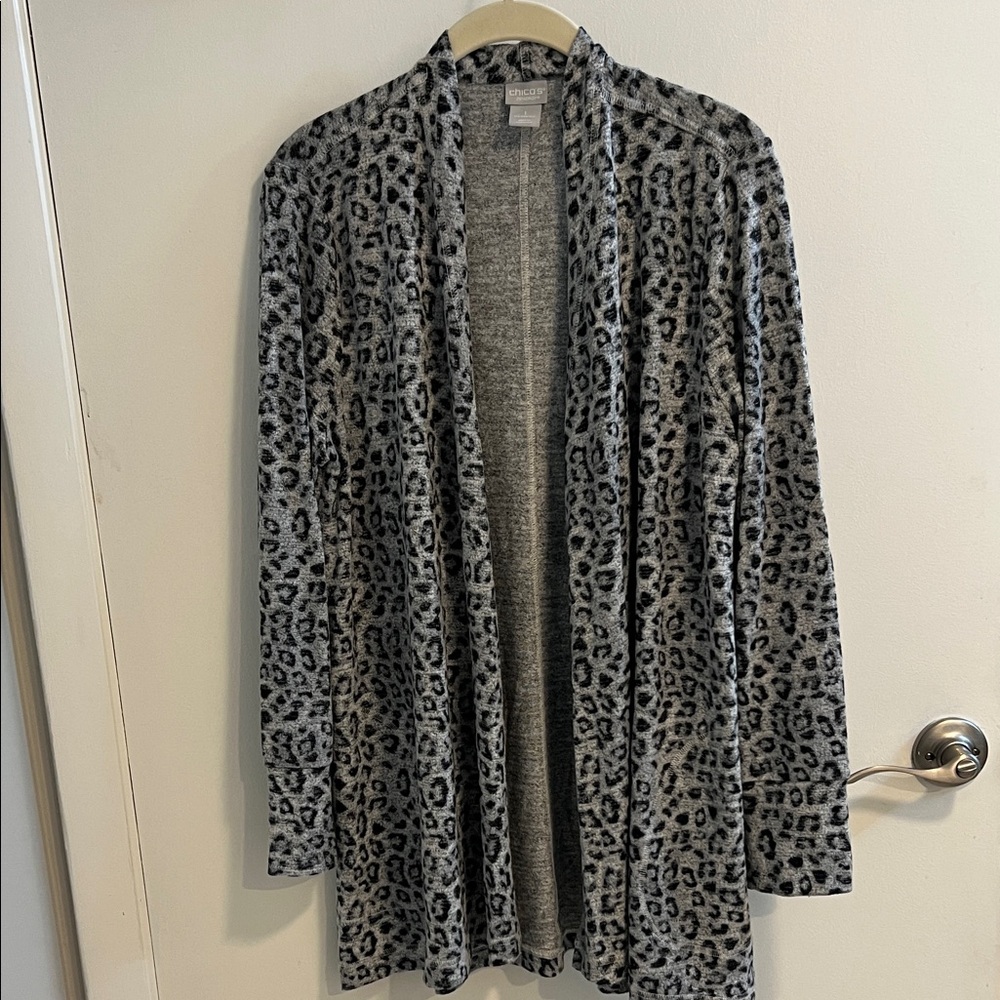 Chico's Zenergy Gray and Black Animal Print Open Front Cardigan Sz 1 Medium